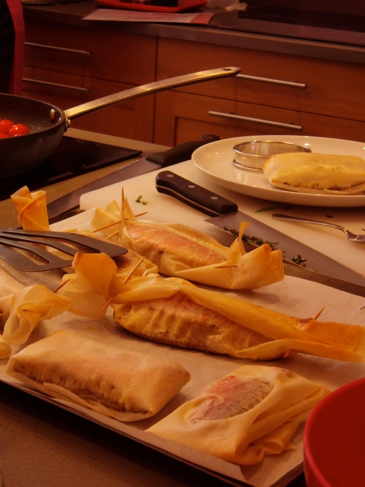 Wrap the fillets in filo like a hard candy, using kitchen string to tie the ends.