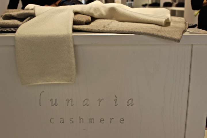 www.tavoladelmondo.com Lunaria Cashmere Brera shopping in brera
