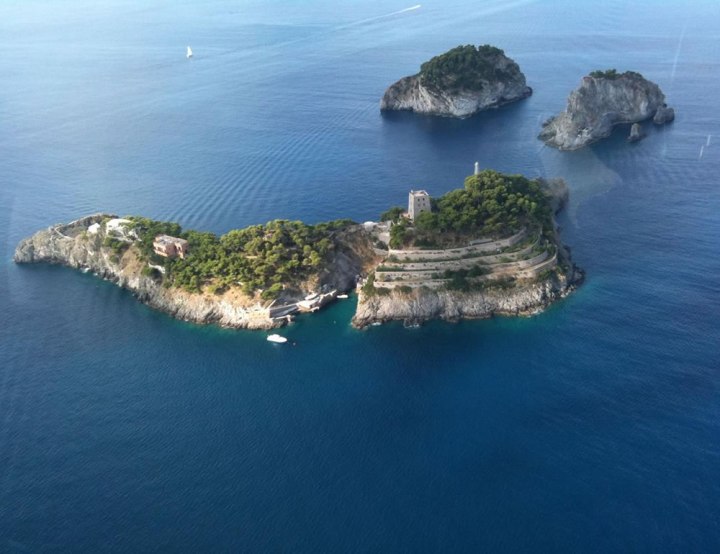 Li Galli (Cred: Amalfi Boat Rental)